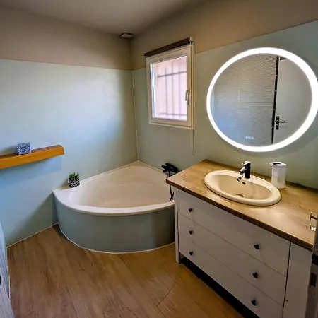Maison Familiale Avec Jacuzzi Holiday home *